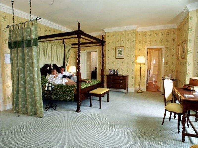 אשפורד Eastwell Manor, Champneys Hotel & Spa מראה חיצוני תמונה